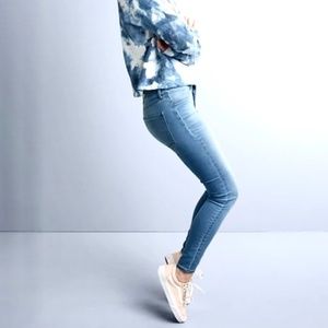 New SO Junior’s or Women’s Low Rise Flattering Pockets Jeggings True Blue Size 1